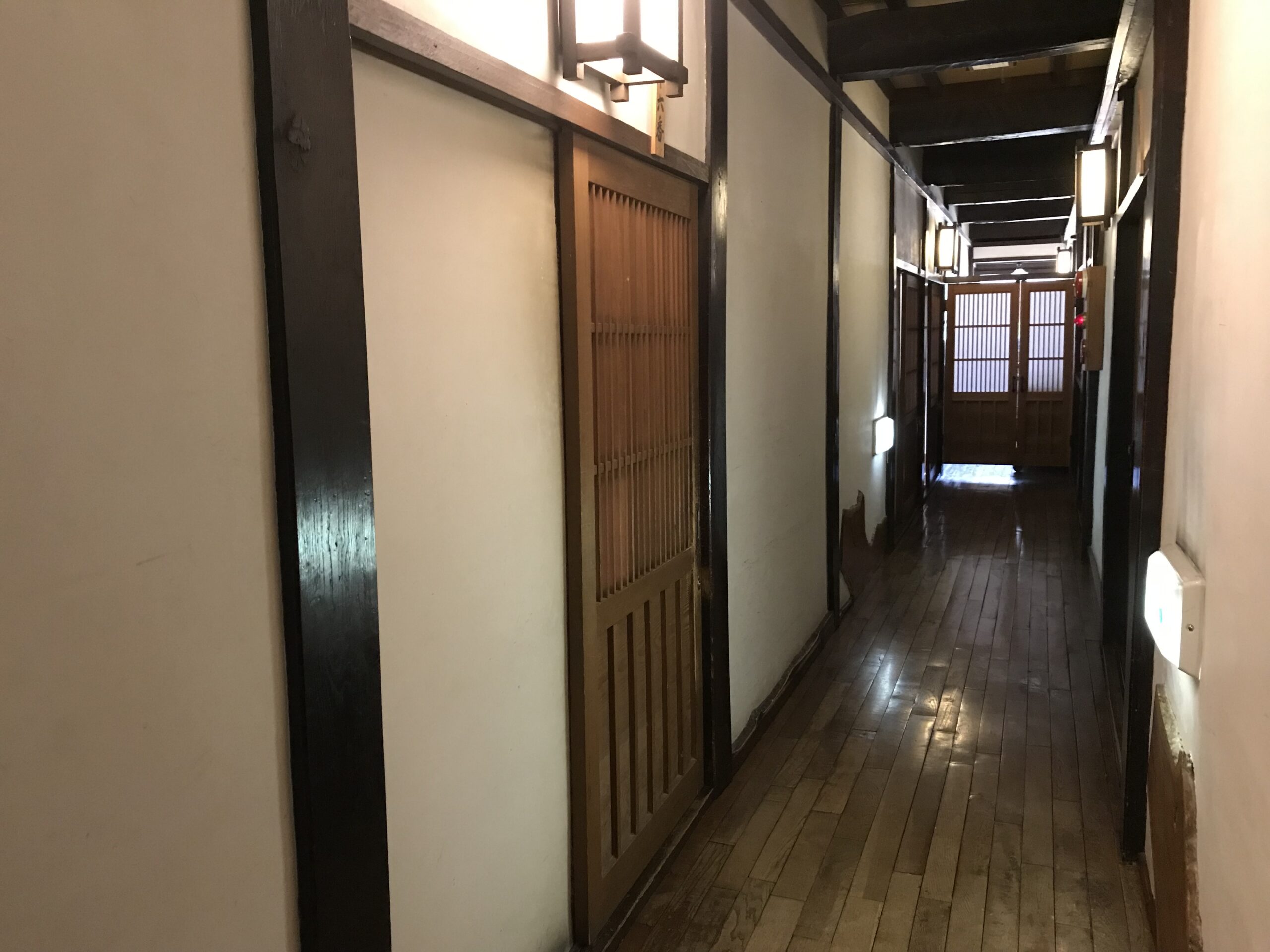 本館お部屋入口